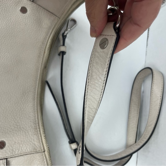 Micheal Kors cream leather shoulder bag w/crossbody strap - Picture 13 of 14